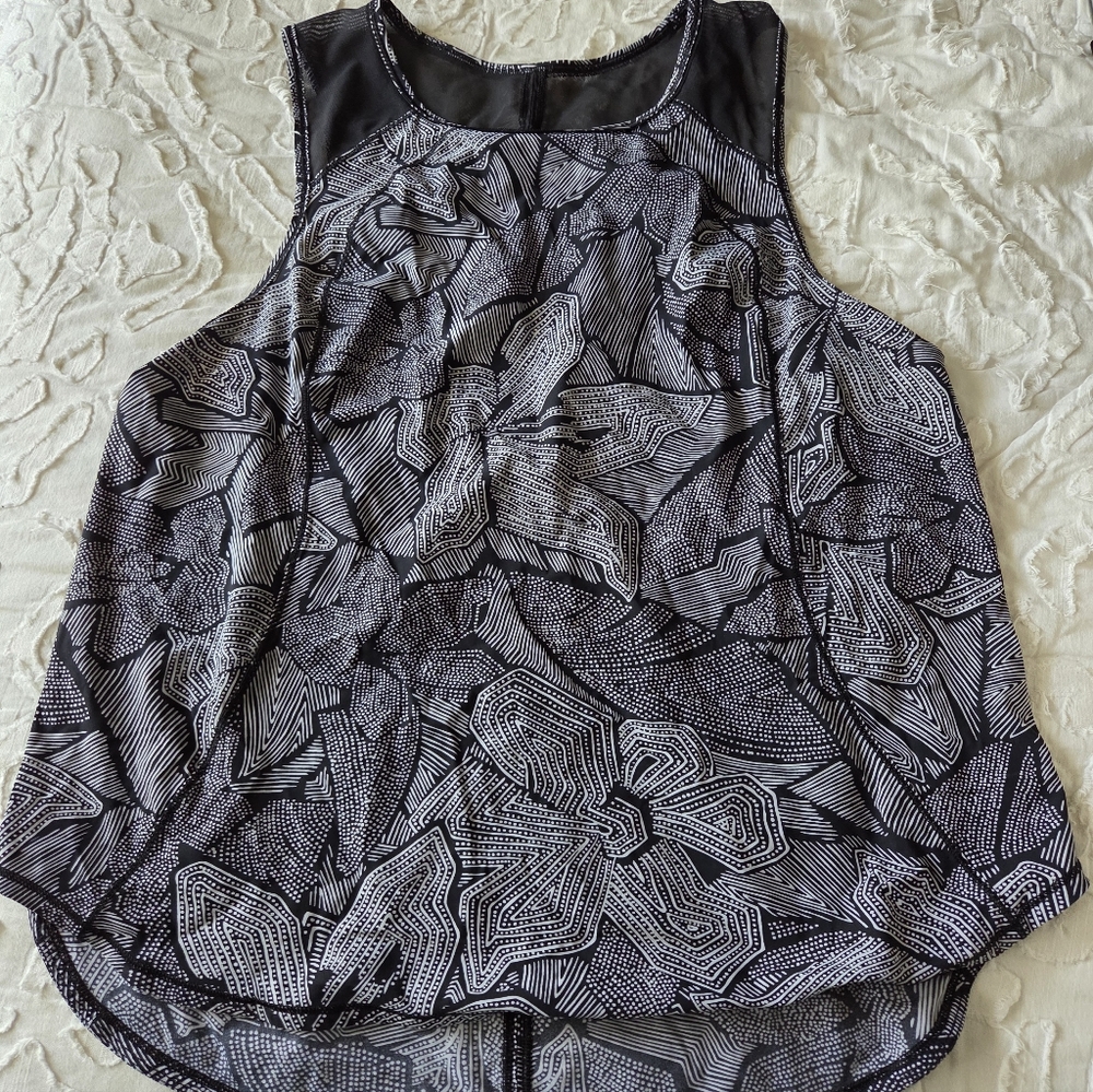 Lululemon Black & White Printed Sleeveless Women's Top